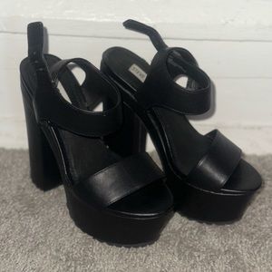 Steve Madden gently worn platform heels